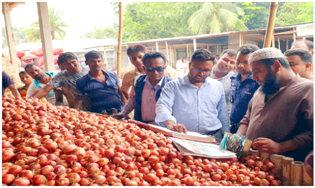 সরকারের নির্ধারিত মূল্য বাস্তবায়নে অভিযান, ২ পেঁয়াজের আড়তকে জরিমানা